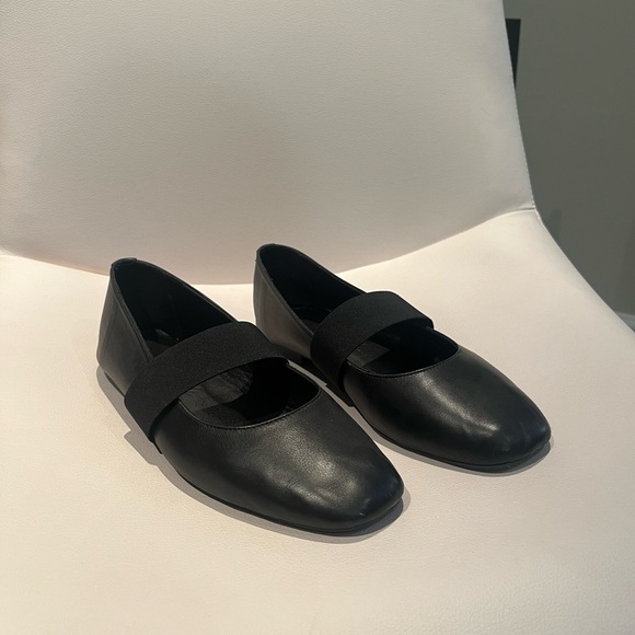L'INTERVALLE Shoes - L’Intervalle Black Mary Jane Flats with Elastic Strap